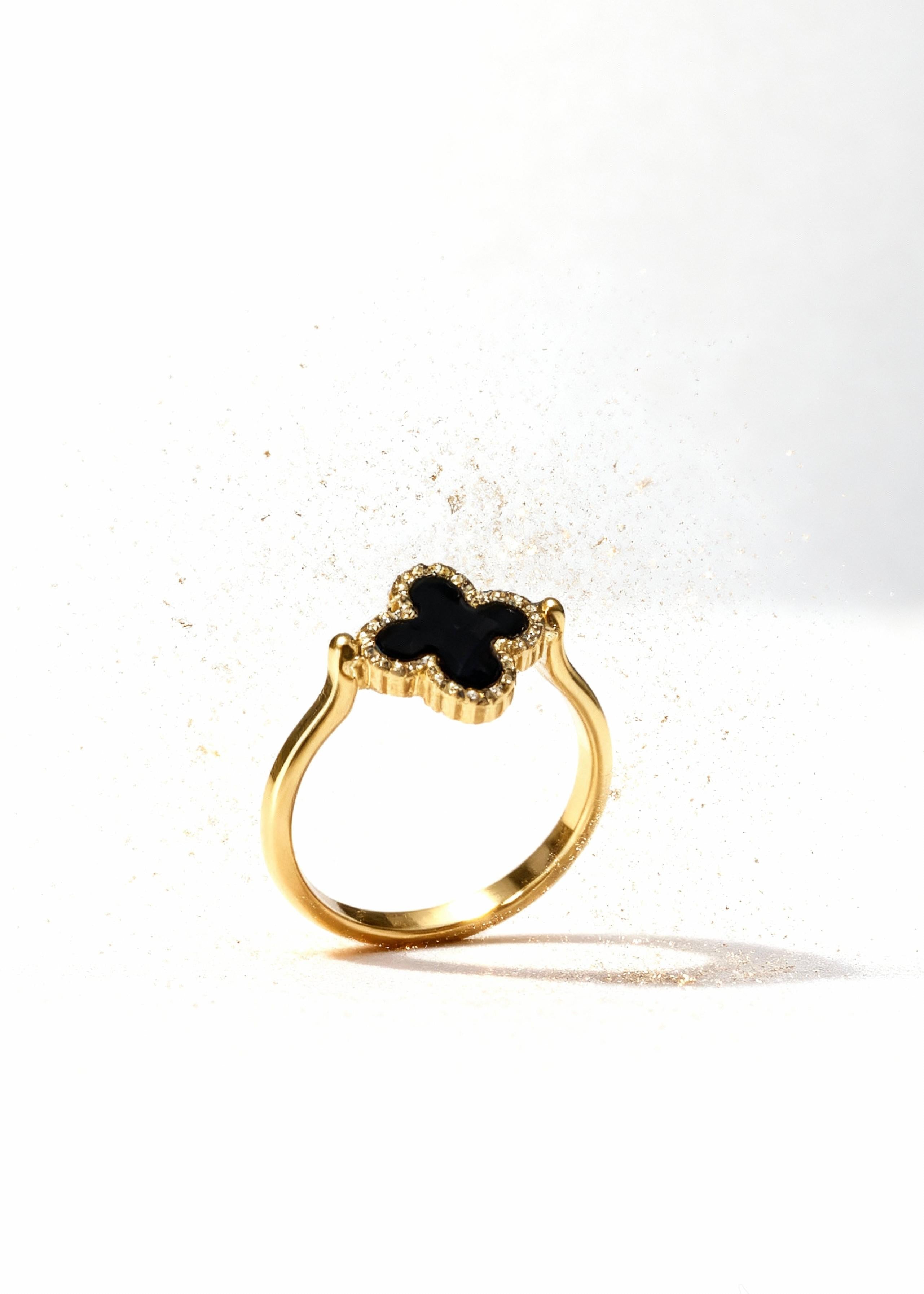 Pearl Gold Clover Ring