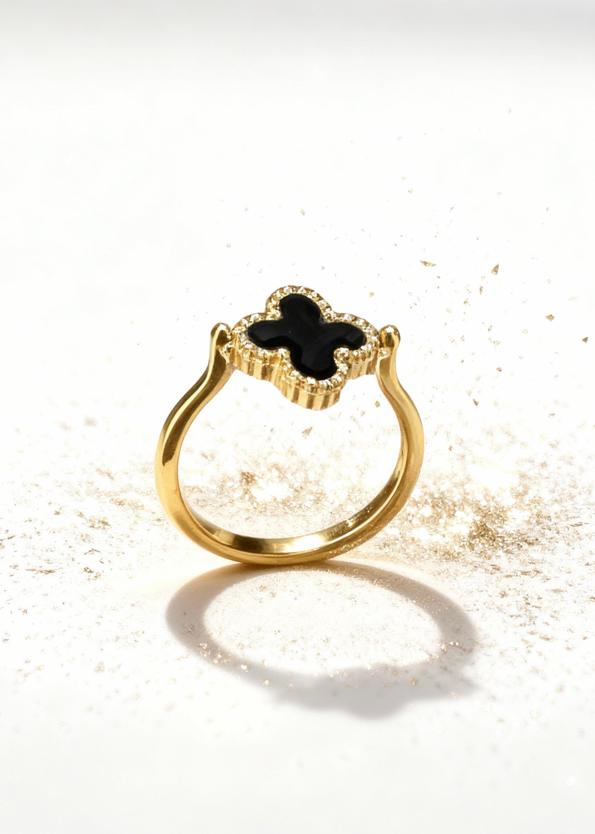 Pearl Gold Clover Ring